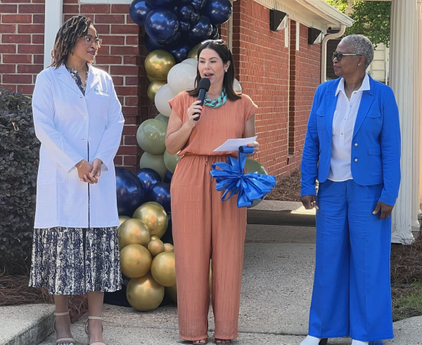Dr. Rasheeda Hall, founder of Hall Health, stands alongside supporters during the clinic’s ribbon-cutting ceremony. The direct primary care facility aims to expand access to affordable care in underserved communities.